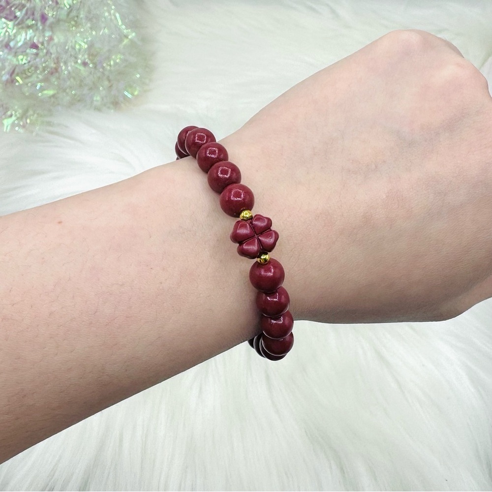 Four-Leaf Clover Cinnabar Beaded Bracelet